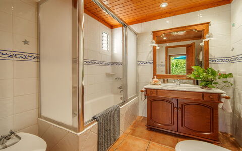 Cas Pobler: Baño, Arreglo De Tubería, Diseño De Interiores, Lavabo Del Baño, Lavabo, Piso, Suelo, Mueble De Baño, Grifo, Techo