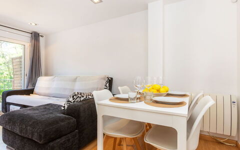 Sant Eloi: Mueble, Diseño De Interiores, Piso, Madera, Sofá, Suelo, Habitación, Casa, Sala, Departamento