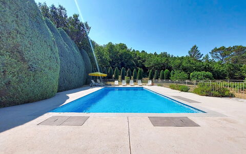 Chateau Payan: Azul, Piscina, Ocio, Jardín, Cobertura, Fuente De Agua, Paisajismo, Hojas Perennes