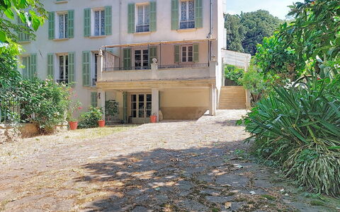 Chateau Payan: Piscina, Recurso, Casa, Eco Hotel, Inmuebles, Patio, Villa, Patio, Diseño, Mueble Para Exteriores