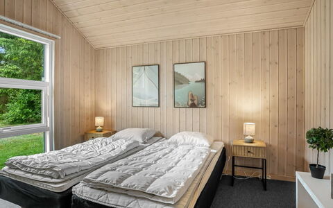 Eikka - from the Sea: Habitación, Madera, Cama, Diseño De Interiores, Sábana, Suelo, Piso, Lecho, Techo, Marco De La Cama
