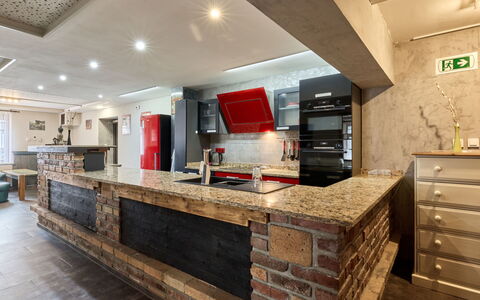 Rokytnice Nad Jizerou 2: Piso, Mueble, Diseño De Interiores, Suelo, Madera, Techo, Mostrador, Cocina, Gabinetes, Encendiendo