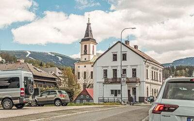 Rokytnice Nad Jizerou 2: Edificio, Superficie De La Carretera, By, Campanario, La Carretera, Calle, Asentamientos Humanos, Vía Pública, Aguja, Suburbio