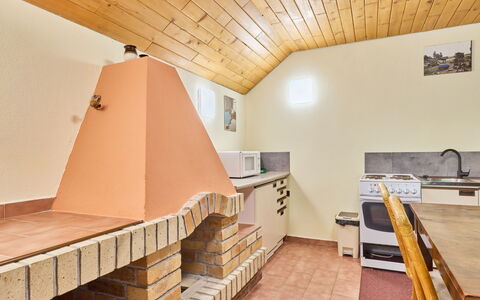 Rokytnice Nad Jizerou 81: Madera, Diseño De Interiores, Techo, Piso, Mueble, Suelo, Habitación, Manchas De Madera, Cocina