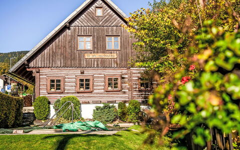 U Tří Medvědů: Casa, Cabaña, Jardín, Casa De Campo, Yarda, Vía Muerta, Paisajismo, Patio Interior