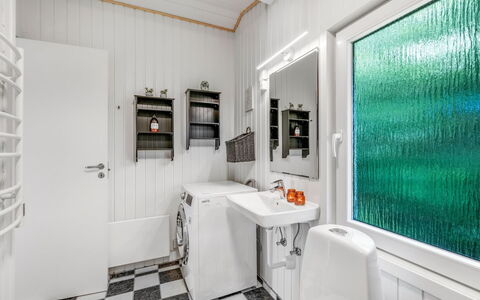 Wigman - 450M to the Fjord: Arreglo De Tubería, Diseño De Interiores, Piso, Suelo, Techo, Plomería, Baño, Lavabo, Grifo, Habitación
