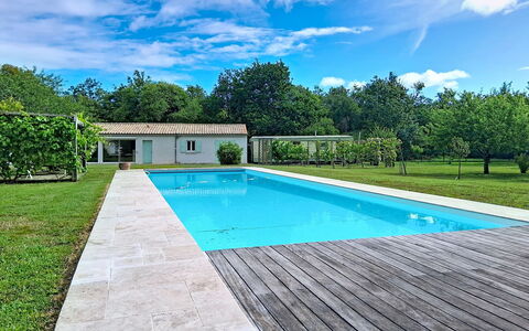 Mouleron: Balcón, Villa