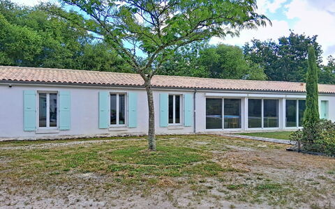 Mouleron: Balcón, Villa