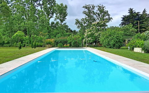 Mouleron: Balcón, Villa