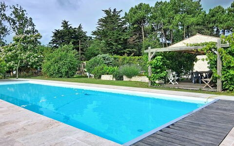 Mouleron: Balcón, Villa