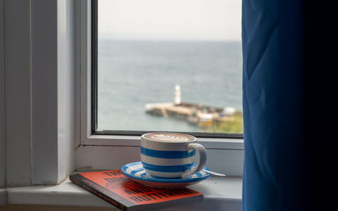 Smugglers View: Taza De Café, Vajilla, Taza, Utensilios Para Servir, Drinkware, Mar, Vajilla, Taza Para Té