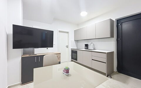 Pula 192: Piso, Diseño De Interiores, Mostrador, Mueble, Cocina, Suelo, Gabinetes, Electrodoméstico, Techo, Encendiendo