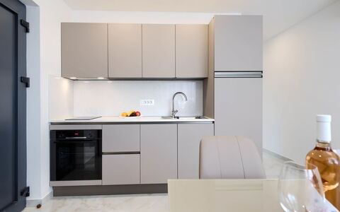 Pula 192: Cocina, Aparato De Cocina, Mostrador, Mueble, Gabinetes, Diseño De Interiores, Electrodoméstico, Piso, Madera, Electrodoméstico