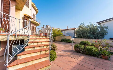 Liberotto: Balcón, Villa