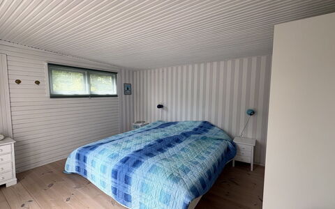 Nis - 1.4Km from the Sea: Habitación, Diseño De Interiores, Madera, Techo, Sábana, Cama, Suelo, Lecho, Piso, Habitación