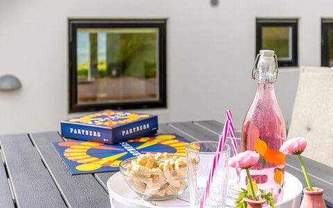 Femija - 50M from the Sea: Vajilla, Mueble, Mesa, Comida, Utensilios Para Servir, Drinkware, Fruta, Vajilla, Plato, Silla