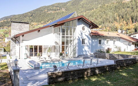 Villa 10: Piscina, Arquitectura, Casa, Techo, Barrio Residencial, Casa, Cabaña, Inmuebles, Recurso, Cordillera