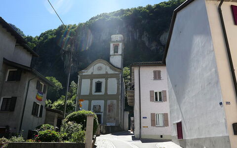 Lodrino Canyoning: Ventana, Fachada, Vía Muerta, Cabaña, Ventana De Guillotina, Pintar, Alerce