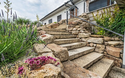 Dačice 100: Klippe, Escalera, Jardín, Pared De Piedra, Paisajismo, Base, Pasarela, Afloramiento, Losa