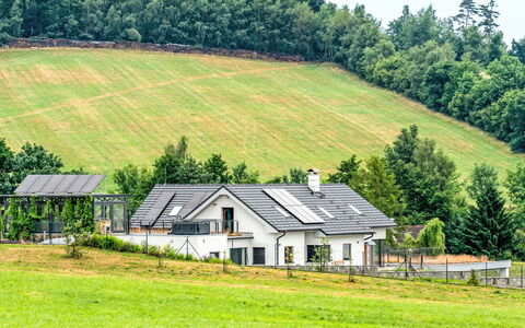 Dačice 100: Casa, Área Rural, Cabaña, Casa, Jardín, Prado, Casa De Campo, Césped, Pueblo, Pasto
