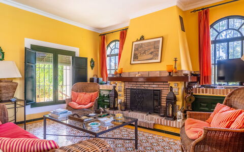 Finca Las Palmeras: Ventana, Fachada, Vía Muerta, Cabaña, Ventana De Guillotina, Pintar, Alerce