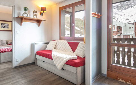 Tignes 620: Diseño De Interiores, Piso, Suelo, Techo, Departamento, Sombra, Silla, Lámpara, Lámpara, Planta De Casa