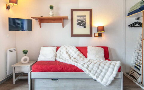 Tignes 620: Diseño De Interiores, Piso, Suelo, Techo, Departamento, Sombra, Silla, Lámpara, Lámpara, Planta De Casa