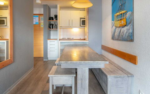 Tignes 620: Diseño De Interiores, Piso, Suelo, Techo, Departamento, Sombra, Silla, Lámpara, Lámpara, Planta De Casa