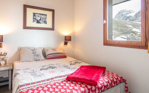 Tignes 620: Diseño De Interiores, Piso, Suelo, Techo, Departamento, Sombra, Silla, Lámpara, Lámpara, Planta De Casa