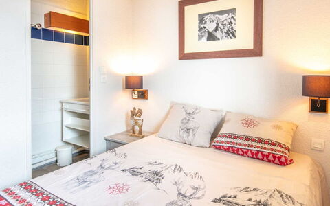 Tignes 620: Diseño De Interiores, Piso, Suelo, Techo, Departamento, Sombra, Silla, Lámpara, Lámpara, Planta De Casa