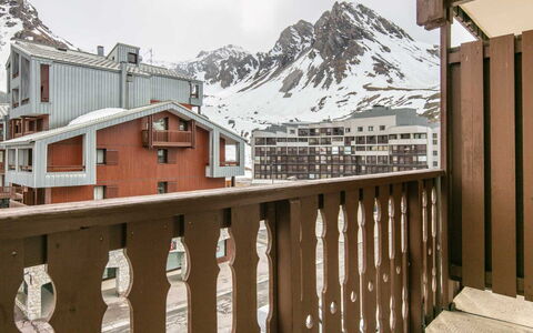 Tignes 624: Diseño De Interiores, Piso, Suelo, Techo, Departamento, Sombra, Silla, Lámpara, Lámpara, Planta De Casa