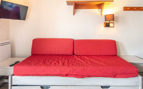 Tignes 624: Diseño De Interiores, Piso, Suelo, Techo, Departamento, Sombra, Silla, Lámpara, Lámpara, Planta De Casa