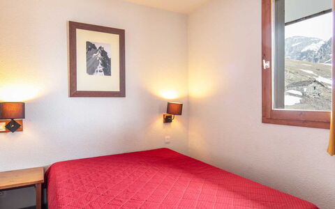 Tignes 624: Diseño De Interiores, Piso, Suelo, Techo, Departamento, Sombra, Silla, Lámpara, Lámpara, Planta De Casa