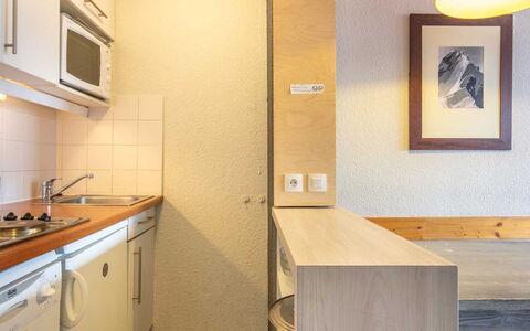 Tignes 624: Diseño De Interiores, Piso, Suelo, Techo, Departamento, Sombra, Silla, Lámpara, Lámpara, Planta De Casa