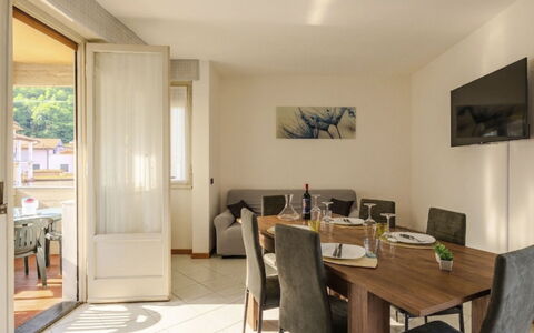 Casa Betulla: Diseño De Interiores, Piso, Suelo, Techo, Departamento, Sombra, Silla, Lámpara, Lámpara, Planta De Casa