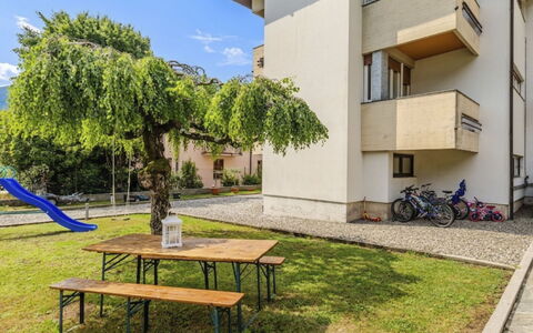 Casa Betulla: Diseño De Interiores, Piso, Suelo, Techo, Departamento, Sombra, Silla, Lámpara, Lámpara, Planta De Casa