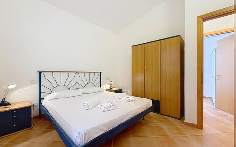 Villa del Mare: Diseño De Interiores, Piso, Suelo, Techo, Departamento, Sombra, Silla, Lámpara, Lámpara, Planta De Casa