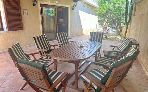 Villa del Mare: Diseño De Interiores, Piso, Suelo, Techo, Departamento, Sombra, Silla, Lámpara, Lámpara, Planta De Casa