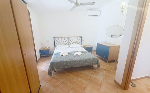 Villa del Mare: Diseño De Interiores, Piso, Suelo, Techo, Departamento, Sombra, Silla, Lámpara, Lámpara, Planta De Casa