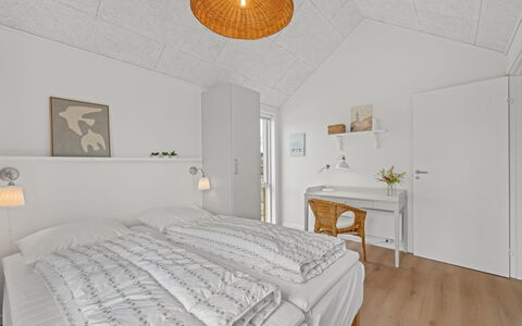 Ila - 350M from the Sea: Madera, Techo, Diseño De Interiores, Suelo, Piso, Habitación, Mueble, Cama, Marco De La Cama, Lecho