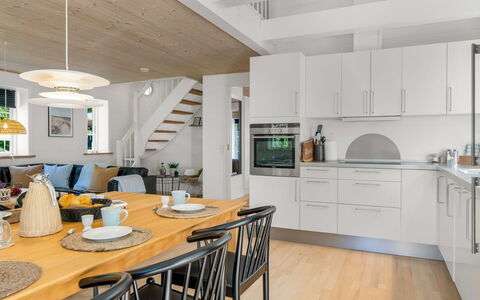 Stanko - 300M from the Sea: Mueble, Diseño De Interiores, Piso, Suelo, Suelos De Madera, Madera, Mostrador, Techo, Cocina, Lámpara