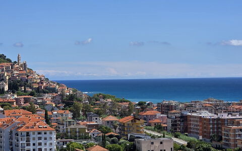 Villa Pineta della Rovere: Tiempo De Día, Ciudad, Horizonte, Barrio Residencial, Mar, Costa, Costeras Y Los Accidentes Geográficos Oceánico, Asentamientos Humanos, Oceano, Atracción Turística