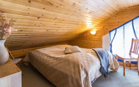 Luonnonrauha a: Madera, Diseño De Interiores, Techo, Habitación, Suelo, Mueble, Piso, Habitación, Encendiendo, Cama