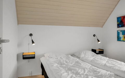 Hildegard - 50M from the Sea: Pared, Madera, Habitación, Diseño De Interiores, Cama, Piso, Suelo, Techo, Lecho, Sábana