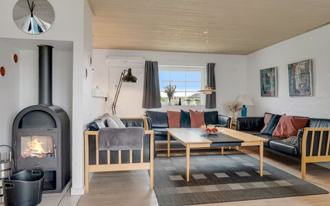 Hildegard - 50M from the Sea: Mueble, Piso, Diseño De Interiores, Suelo, Madera, Sofá, Sala, Techo, Habitación, Silla