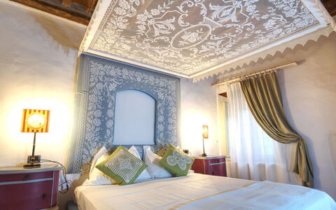 I Tre Camini: Diseño De Interiores, Pared, Mueble, Habitación, Linos, Techo, Sábana, Textil, Cama, Lecho