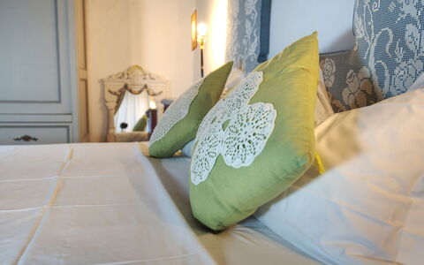 I Tre Camini: Cama, Habitación, Mueble, Lecho, Sábana, Linos, Diseño De Interiores, Textil, Habitación, Encendiendo