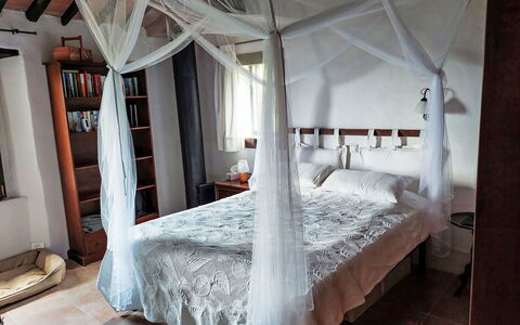 Cuculo: Mueble, Cama, Habitación, Diseño De Interiores, Mosquitero, Madera, Linos, Lecho, Cama Con Dosel, Suelo