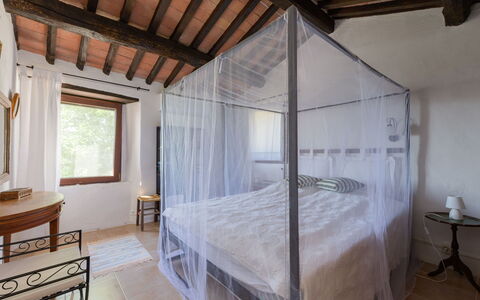 Cuculo: Mueble, Diseño De Interiores, Techo, Habitación, Suelo, Cama, Piso, Encendiendo, Linos, Cama Con Dosel