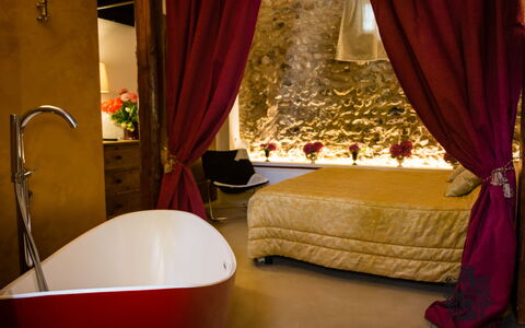 Villa Veneta - Historic Villa in the Prosecco Hill: Diseño De Interiores, Encendiendo, Mueble, Habitación, Cortina, Habitación, Cama, Tratamiento De La Ventana, Lecho, Linos